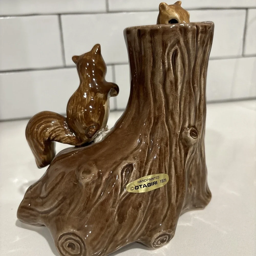 otagiri 1979 Musical Squirrels with tree stump Plays 
